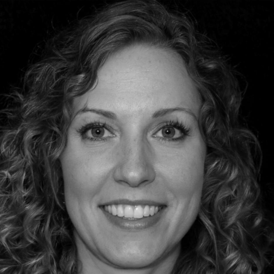 Linh Khánh Thorne, senior video editor specializing in social media content