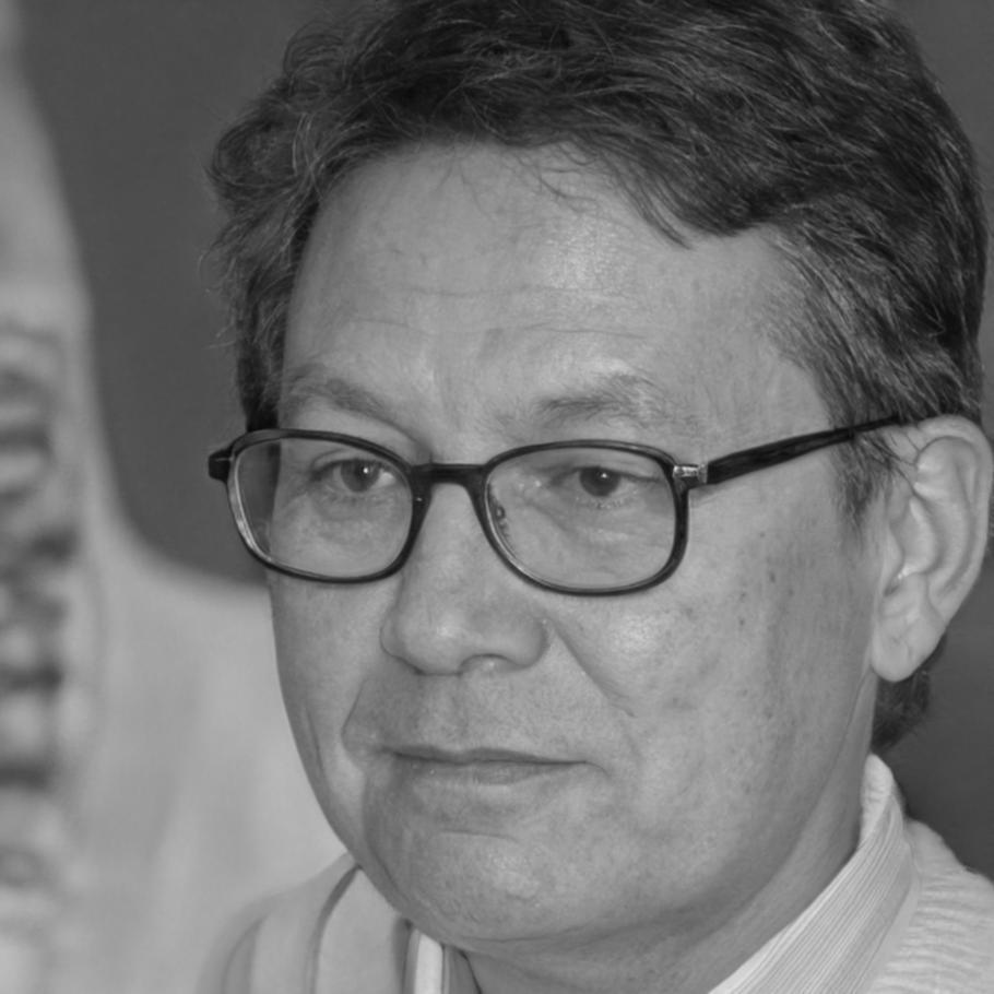 Instructor Kasper Nordgaard teaching video editing techniques